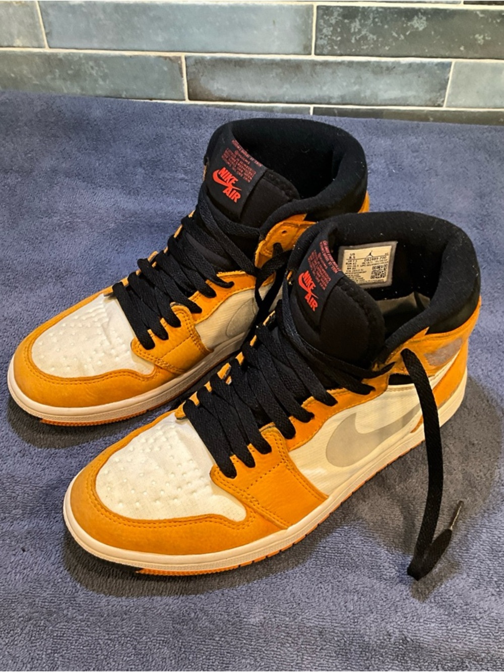 Nike Air Jordan 1 High - Orange, Black & White - Picture 6 of 16